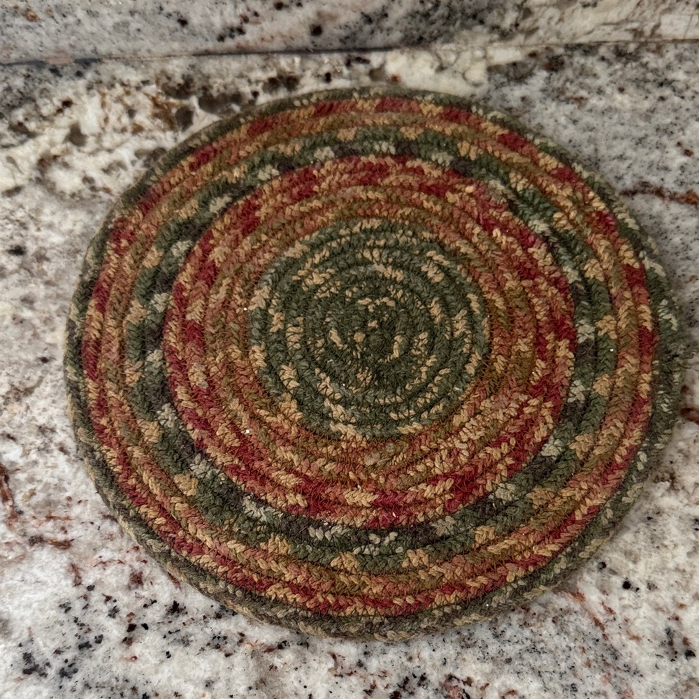 Round Braided Trivet in Red and Green